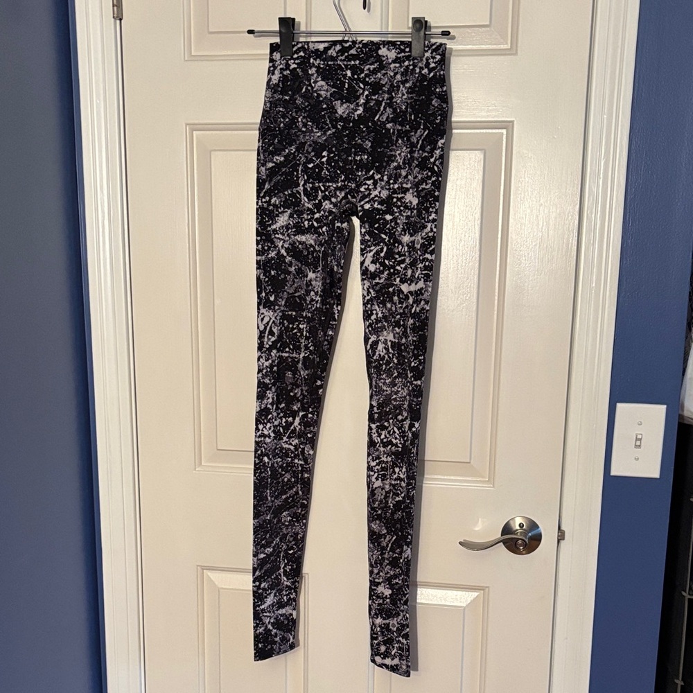 Black and White Patterned Leggings